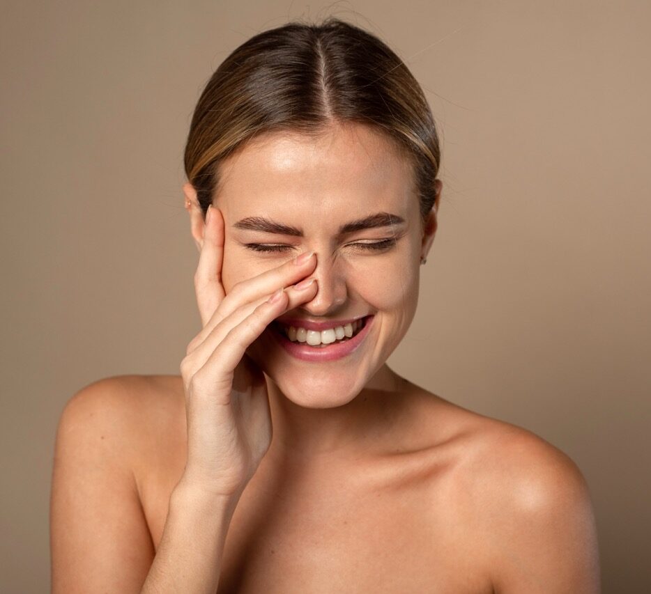 CynoGlow Potsdam – kombinierte Laser- und Radiofrequenzbehandlung zur Hautverjüngung und Faltenreduktion bei Dr. Jasmin Last