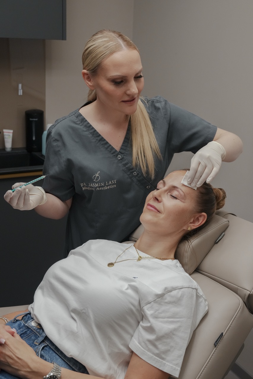 Skinbooster Potsdam – effektive Hautverjüngung und Tiefenhydration mit Hyaluron bei Dr. Jasmin Last in Werder