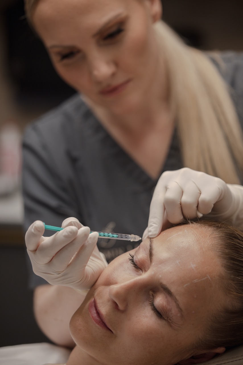 Natürlich glatte Haut und frischer Ausdruck nach Botox Behandlung in Potsdam – Dr. Jasmin Last