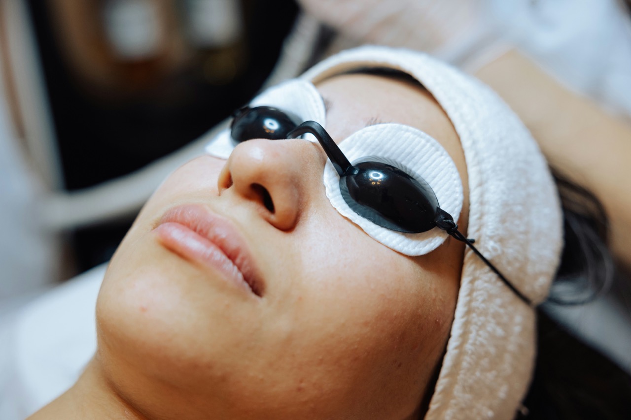 Nicht-invasive Hautstraffung Potsdam – moderne Technologien zur Festigung des Gewebes und Förderung der Hautelastizität bei Dr. Jasmin Last