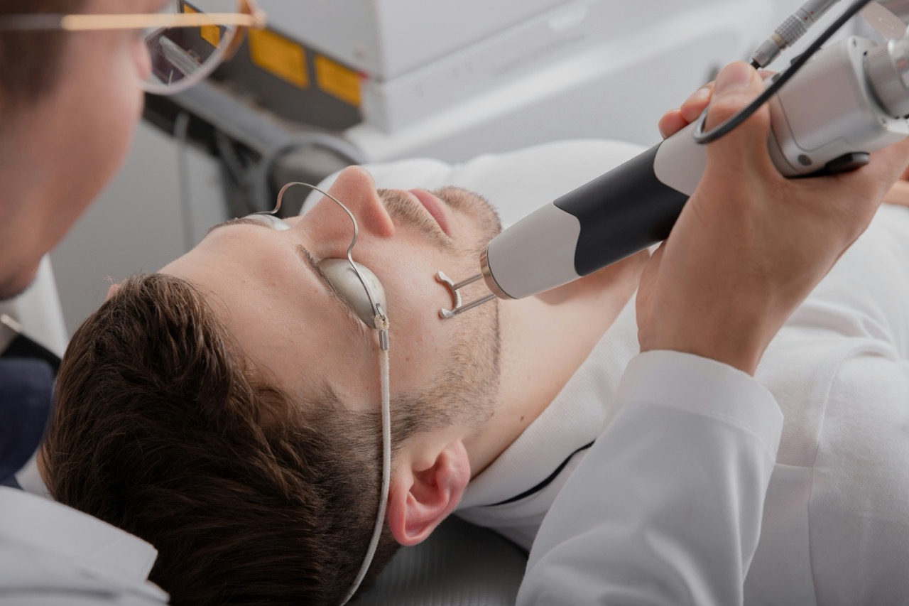 Gesunde, ebenmäßige Haut nach Entfernung von Pigmentflecken – Ergebnis einer professionellen Laserbehandlung bei Dr. Jasmin Last in Potsdam.