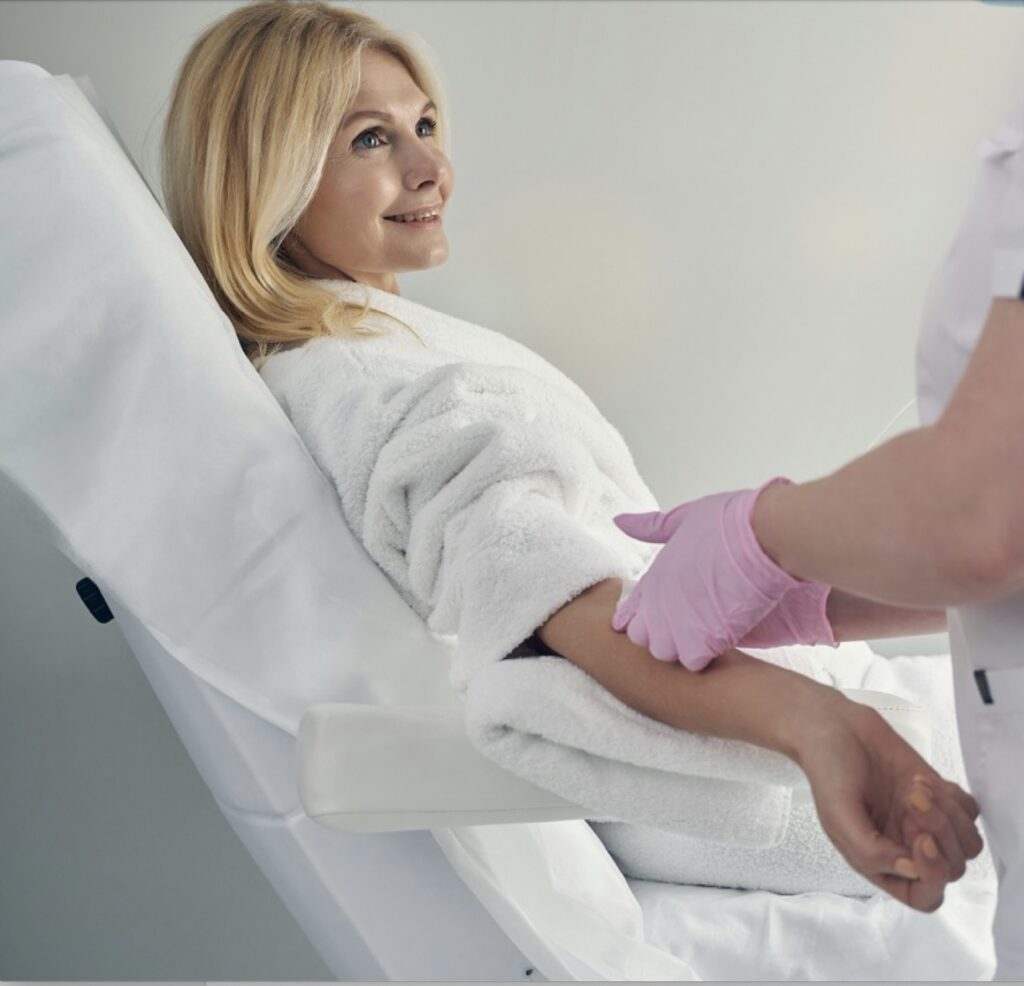 NAD⁺ Infusion Potsdam – Anti-Aging-Infusion zur Unterstützung der Zellregeneration und Energieproduktion bei Dr. Jasmin Last