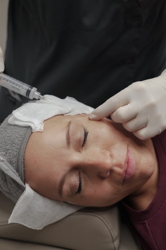 GlowLift Behandlung Potsdam – natürliche Hautverjüngung und Kollagenaufbau für eine strahlende, glatte Haut bei Dr. Jasmin Last