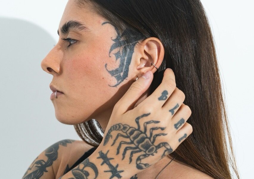 Tattoo Entfernung Potsdam – präzise Lasertechnologie für sichere und effektive Tattooentfernung bei Dr. Jasmin Last